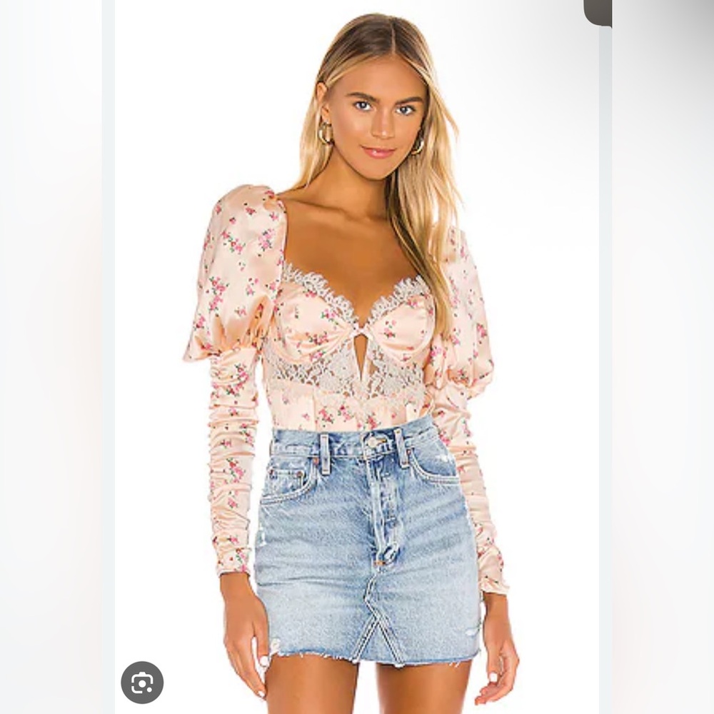 For Love & Lemons | Aster Floral Bodysuit in
Peach Floral